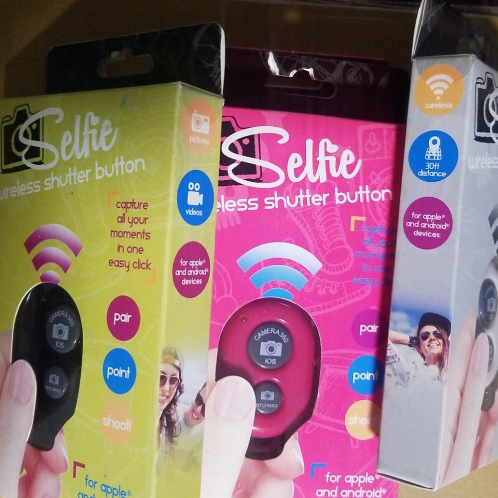 Selfie wireless shutter botton